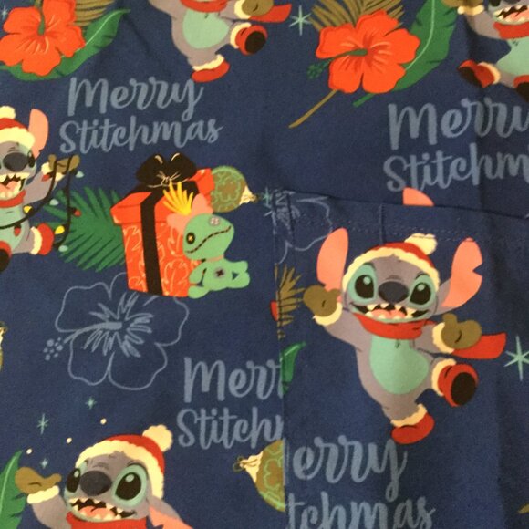 Excellent condition Disney Stitch Christmas scrub top size medium has pockets - Picture 2 of 5
